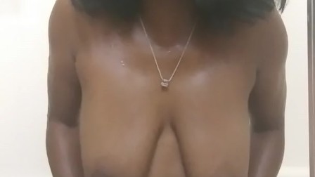 Ebony teen Fuckd Herself in the Shower
