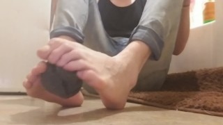 Dildo massaged by hot size 16 feet !!! With sound