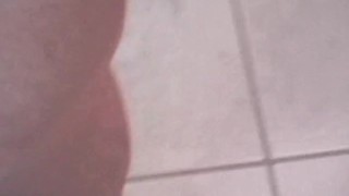 Die Geile Feinstrumpfhose einpissen