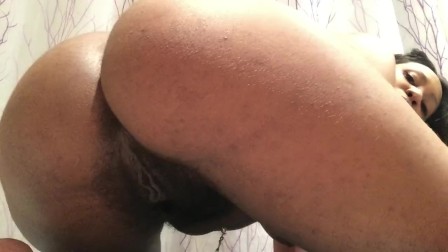 Twerking with butt plug & anal beads - Pussy Fart