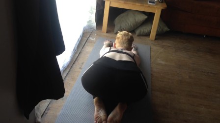 Big booty MILF with short hair at home doing some yoga & stretching - CLIP!