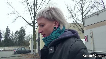 GERMAN SCOUT - Schlankes Punk teen mitten in Berlin getroffen und gefickt