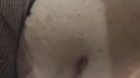 Fucking machine with squirting dildo