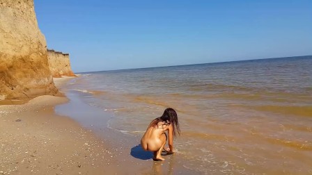asian teen gets creampie from the back on public beach