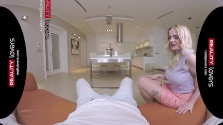 RealityLovers VR - British stepcousin is a Cocklover