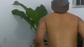 Sentando no consolo