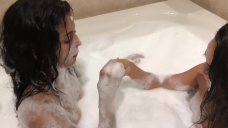 Kiki Klout & Sophia Leone take a Bubble Bath
