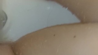 Quick cum in the bath