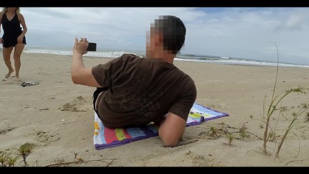 More Real amateur Public Sex Risky on the Beach !!! People walking near...