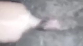 She creamin and squirting on it