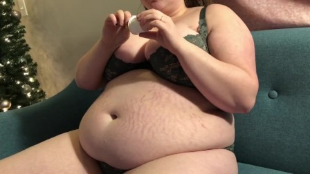 CHUBBY BUSTY BBW teen STUFFS PIZZA INTO DIGESTING BELLY