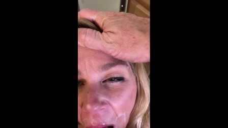 MILF GIVE blowjobS IN KITCHEN & GETS FACIALS