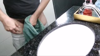 WASHING UNCUT DICK