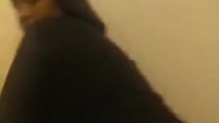 Big booty 18 year old shaking ass