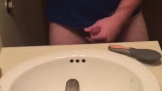 Straight guy jacking off & CUMMING