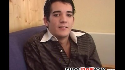 Solo masturbation with a young homosexual with a big cock Vidéos ...