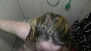 Meliss_vurig 39 weeks Pregnant getting facial in the shower