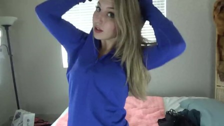 Cute Cam Girl does Yoga Pants Try-on Haul