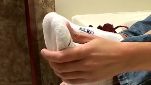 Young Ash caresses wet feet before cumshot solo