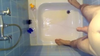 Die Dusche wird total verpisst