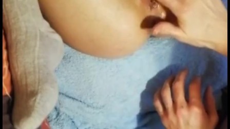 My skinny Girlfriend get fisted on the sofa with big pussy gape