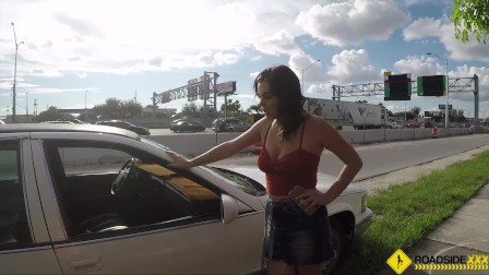 Roadside - Big booty girl stranded and fucked roadside