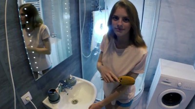 stepbrother CUMS ON FACE OF HIS stepsister WHILE PARENTS TALK WITH ...