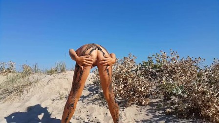 Dirty&Sexy Open Pussy Show on the beach