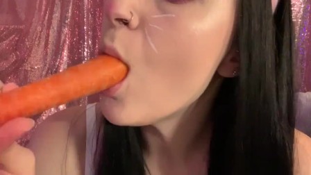 Slutty Bunny Fucks Her Carrot