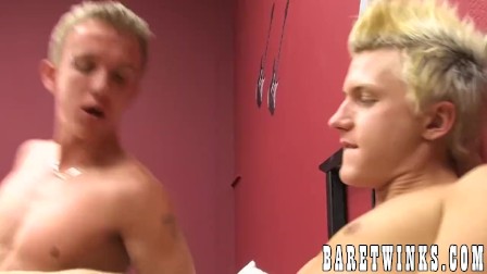 Blond kie fucked hard and squirted with cum