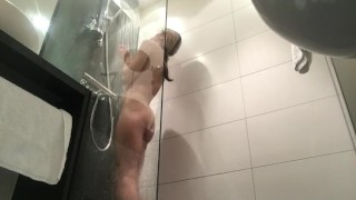 Gina Gerson shover to the hotel