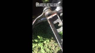 Fat chick cums with vibrating egg