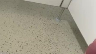 Ich spritze zweimal hintereinander ab in der Arbeit