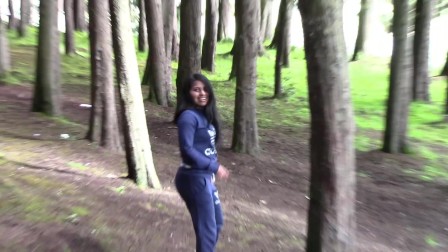 Colombiana mamando y cogiendo en bosque publico