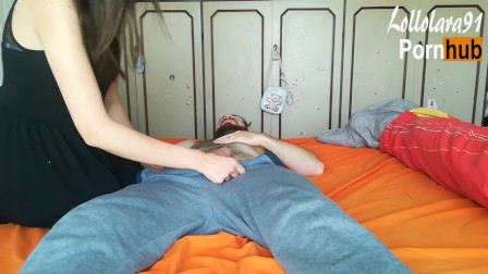 Giovane italiana riceve un creampie dal fidanzato nella sua figa cremosa