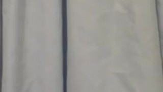 Me corro al instante mientras me miras