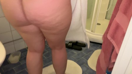 Squirting.My Brothers wife let me fuck her in the toilet, her pussy is wet.