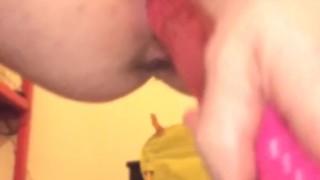 Hot girl fucks herself for 6 mins