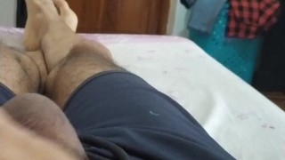 Latino masturbandose