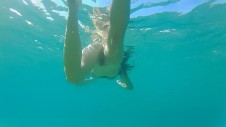 Island FUCK adventure & underwater sperm liking from vagina