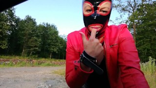 MJ suce un inconnu en foret