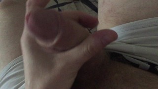 Член в белых боксерах