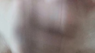 Кончил на себя, мастурбировал член
