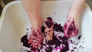 Fun with red cabbage and dildo