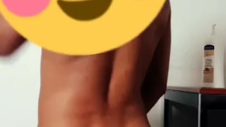 Putito tragando dildo