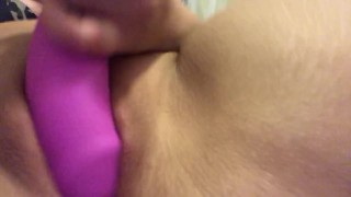 Pretty pussy fucks dildo 