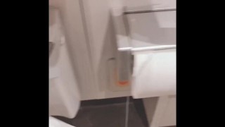 オナニー 公衆トイレ プリケツ 射精