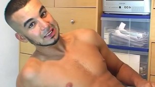 Handsome Delivery arab gets wanked his dick in spite of him: Ilman