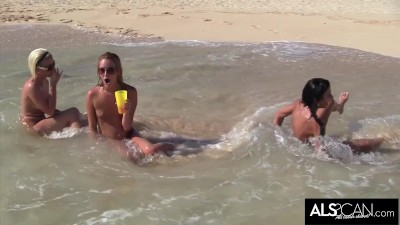 Six Horny Lesbians Go At It On A Public Beach | public XXX Mobile Porn -  Clips18.Net