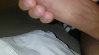 Masturbação com pau grande e gozando gostoso